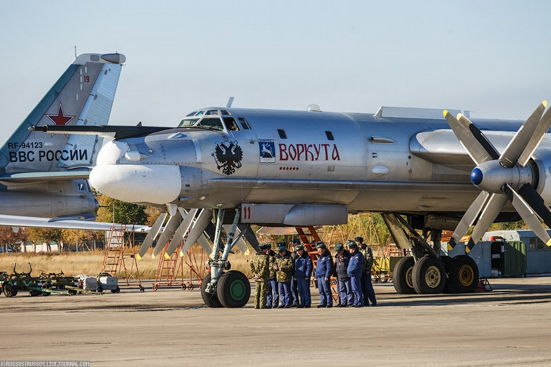 Oanh tạc cơ Tu-95MS.
