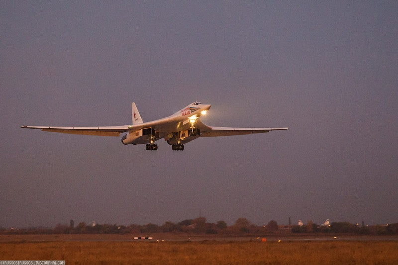 Oanh tạc cơ Tu-160.