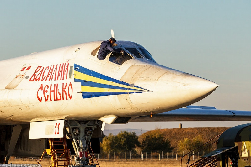Oanh tạc cơ Tu-160.