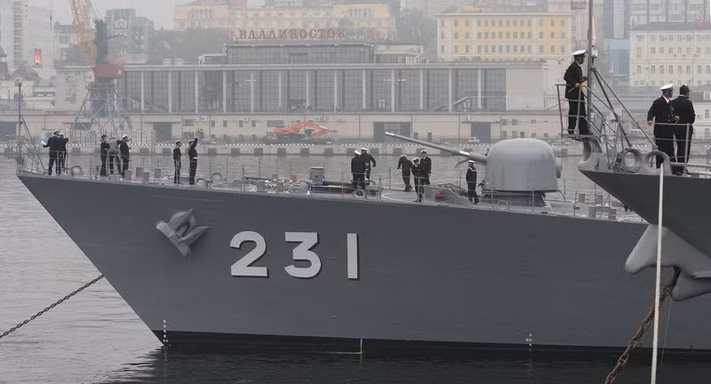 Hình ảnh các chiến hạm Nhật Bản tại quân cảng Vladivostok vào ngày Chủ Nhật (23/9).