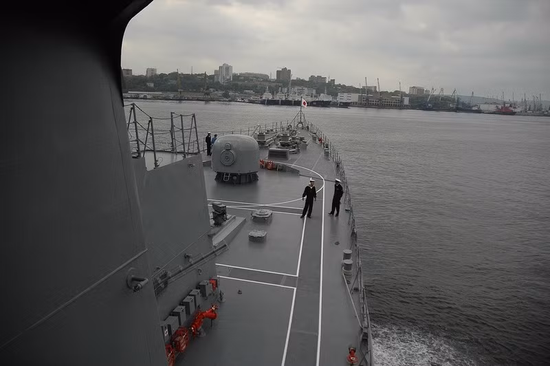 Hình ảnh các chiến hạm Nhật Bản tại quân cảng Vladivostok vào ngày Chủ Nhật (23/9).