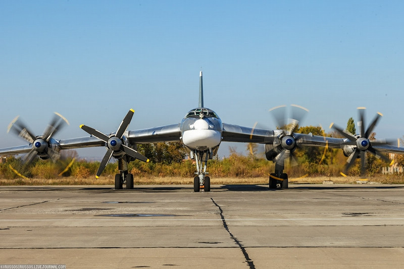 Oanh tạc cơ Tu-95MS.