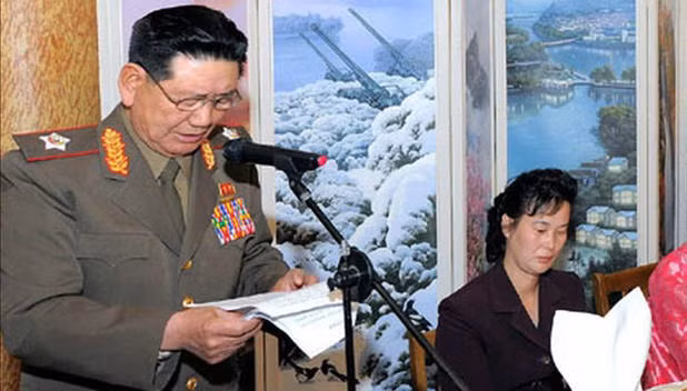 Ông Hwang Pyong-so, hàm Phó Nguyên soái, Chủ nhiệm Tổng cục Chính trị quân đội Triều Tiên. Ông Hwang Pyong-so, hàm Phó Nguyên soái, Chủ nhiệm Tổng cục Chính trị quân đội Triều Tiên.
