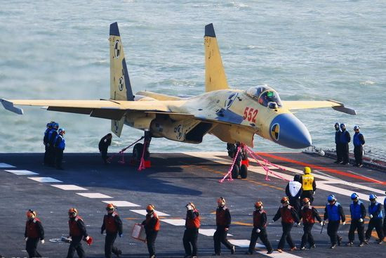 J-15 trên tàu sân bay Liêu Ninh.