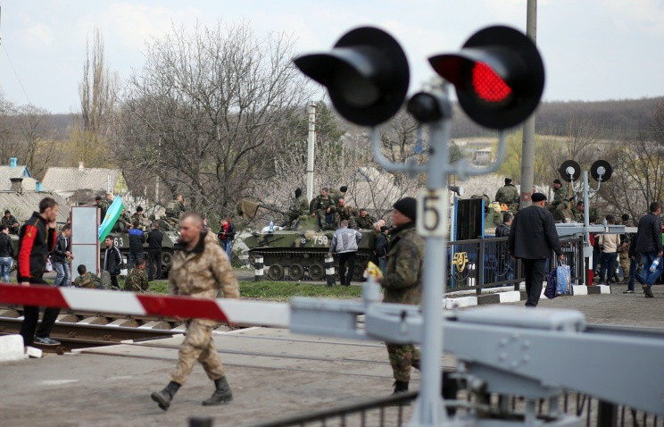 Ukraine đã hạn chế nhập cảnh đối với các công dân Nga, đặc biệt là nam giới trong bối cảnh cáo buộc Moscow đứng sau cuộc khủng hoảng ly khai tại quốc gia này. Ukraine đã hạn chế nhập cảnh đối với các công dân Nga, đặc biệt là nam giới trong bối cảnh cáo buộc Moscow đứng sau cuộc khủng hoảng ly khai tại quốc gia này.