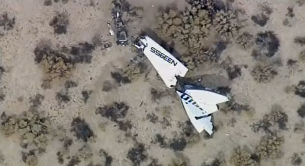 Xác tàu vũ trụ SpaceShipTwo sau sự cố. Xác tàu vũ trụ SpaceShipTwo sau sự cố.
