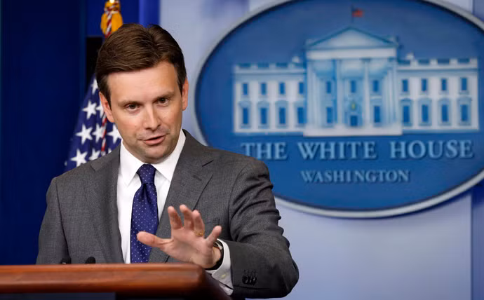 Tân phát ngôn viên Nhà Trắng được ông Obama khen ngợi là nghiêm túc, trung thực, tuyệt vời. Tân phát ngôn viên Nhà Trắng được ông Obama khen ngợi là nghiêm túc, trung thực, tuyệt vời.