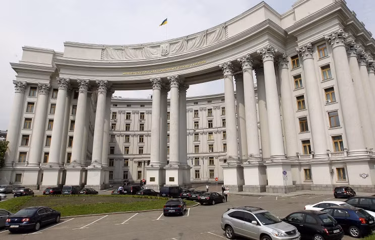 Ông Chaly cho rằng, Kiev cũng có một số lựa chọn khác ngoài việc cắt đứt quan hệ ngoại giao với Nga.