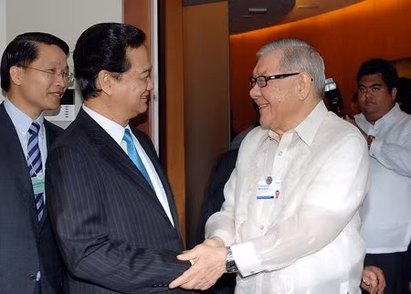 Thủ tướng Nguyễn Tấn Dũng hội kiến Chủ tịch Hạ viện Philippines Feliciano J.Belmonte. Thủ tướng Nguyễn Tấn Dũng hội kiến Chủ tịch Hạ viện Philippines Feliciano J.Belmonte.