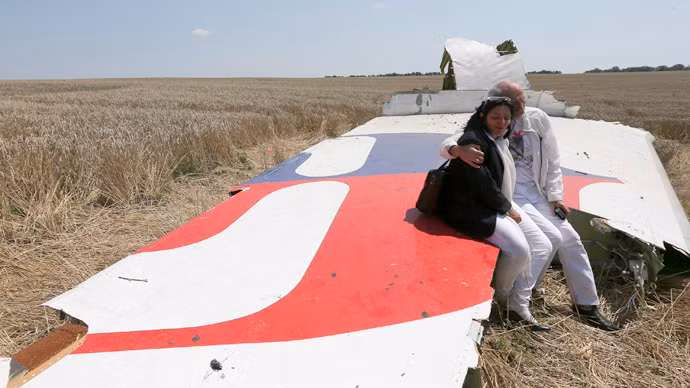 Hiện trường MH17 bị rơi.