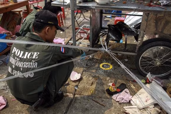 Hiện trường vụ đánh bom ở huyện Khao Saming hôm 23/2/2014.