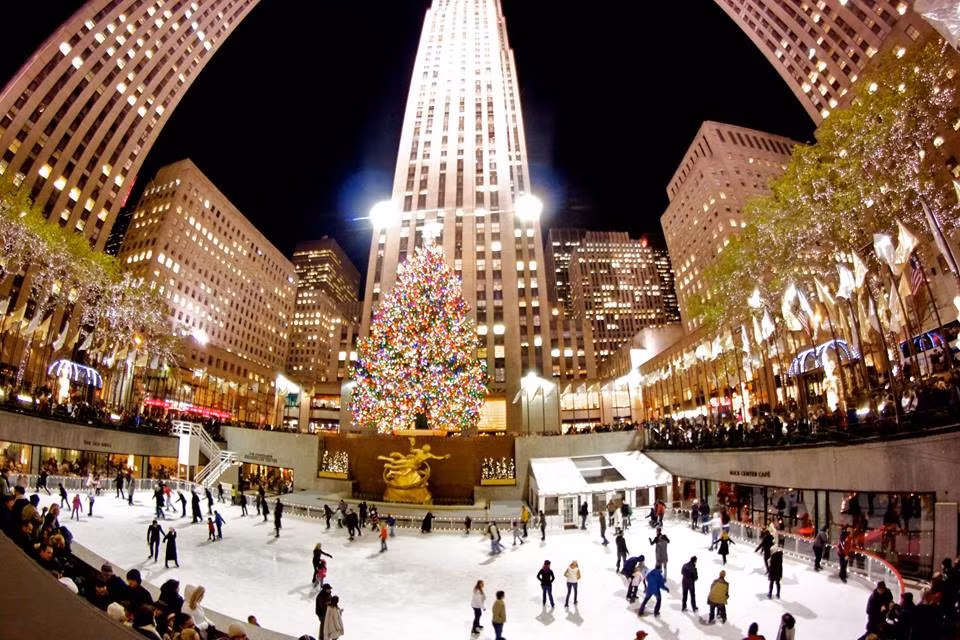 Không khí Giáng sinh tại Rockefeller Center, New York, Mỹ. Không khí Giáng sinh tại Rockefeller Center, New York, Mỹ.