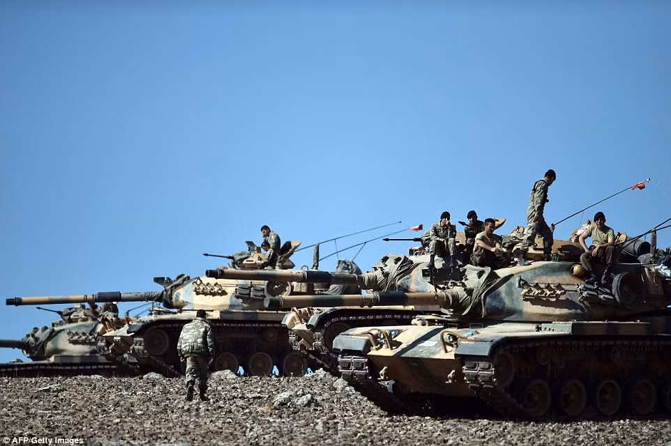 Quân đội Thổ Nhĩ Kỳ triển khai gần biên giới Syria.