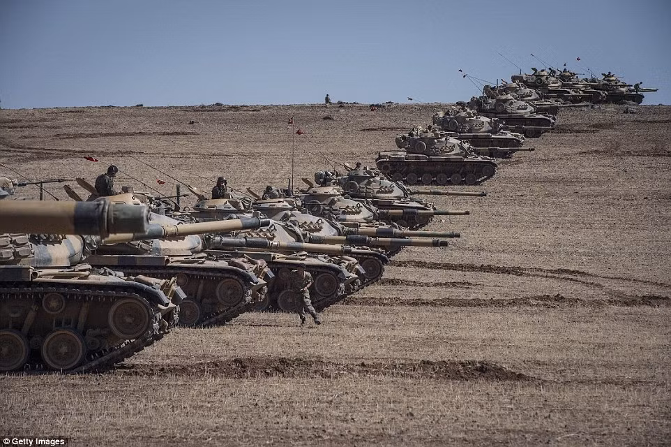Quân đội Thổ Nhĩ Kỳ triển khai gần biên giới Syria.