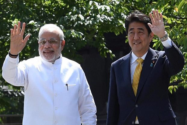 Thủ tướng Ấn Độ Narendra Modi (trái) và Thủ tướng Nhật Bản Shinzo Abe. Thủ tướng Ấn Độ Narendra Modi (trái) và Thủ tướng Nhật Bản Shinzo Abe.