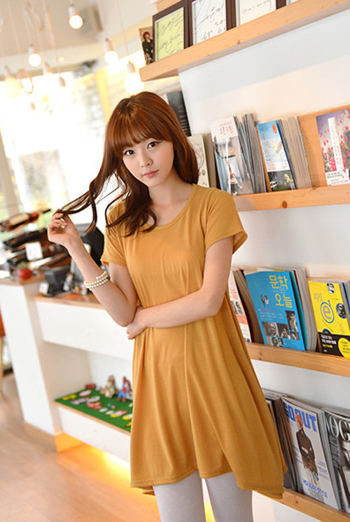 Muốn gọn gàng và thời trang với áo dáng rộng bạn nên kết hợp cùng quần skinny vừa năng động, trẻ trung lại khỏe khoắn.