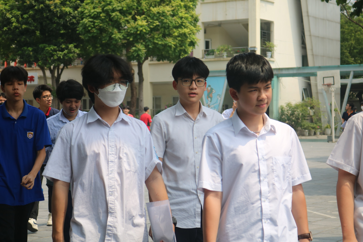 Hôm nay, thí sinh đã hoàn thành xong môn thi Toán cũng là môn thi cuối cùng của Kỳ thi Trung học phổ thông công lập. (Ảnh: Vân Ánh).