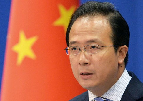 Tiếp lời ông Lưu Chấn Dân, người phát ngôn Bộ Ngoại giao Trung Quốc một lần nữa tuyên bố, không nên ghép các cơ sở quân sự Trung Quốc xây dựng bất hợp pháp trên đảo nhân tạo với "quân sự hóa Biển Đông".