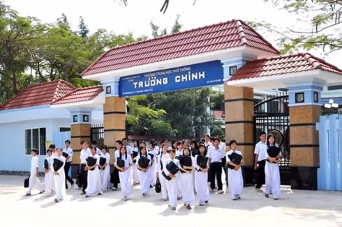 Là trường học 2 buổi, nhưng Trường trung học phổ thông Trường Chinh vẫn tổ chức ôn tập hè (ảnh: website trường)