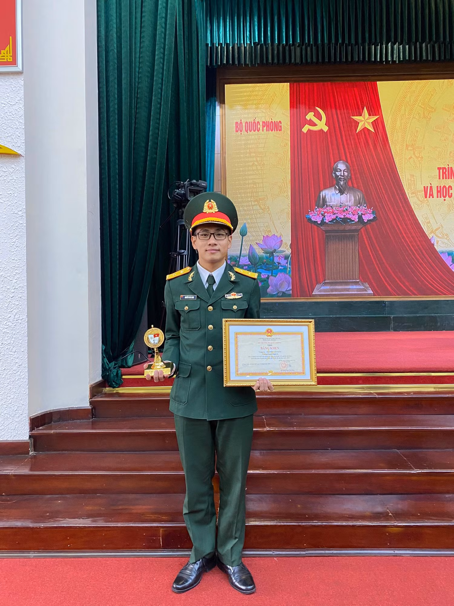 Nguyễn Văn Sang - Thủ khoa Trường Sĩ quan Chính trị 2021. (Ảnh: NVCC) Nguyễn Văn Sang - Thủ khoa Trường Sĩ quan Chính trị 2021. (Ảnh: NVCC)