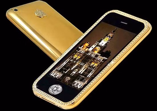 Một mẫu iPhone khác là iPhone 3GS Supreme (2009) do hãng Stuart Hughes mạ vàng toàn bộ thân máy với 271 gram vàng 22 carat. Viền quanh màn hình với 136 viên kim cương khối lượng 68 carat và 53 viên kim cương được dát lên biểu tượng trái táo phía sau thân máy. Phím điều khiển được gắn hẳn một viên kim cương nguyên khối nặng 7 carat và có giá 3 triệu USD. Một mẫu iPhone khác là iPhone 3GS Supreme (2009) do hãng Stuart Hughes mạ vàng toàn bộ thân máy với 271 gram vàng 22 carat. Viền quanh màn hình với 136 viên kim cương khối lượng 68 carat và 53 viên kim cương được dát lên biểu tượng trái táo phía sau thân máy. Phím điều khiển được gắn hẳn một viên kim cương nguyên khối nặng 7 carat và có giá 3 triệu USD.