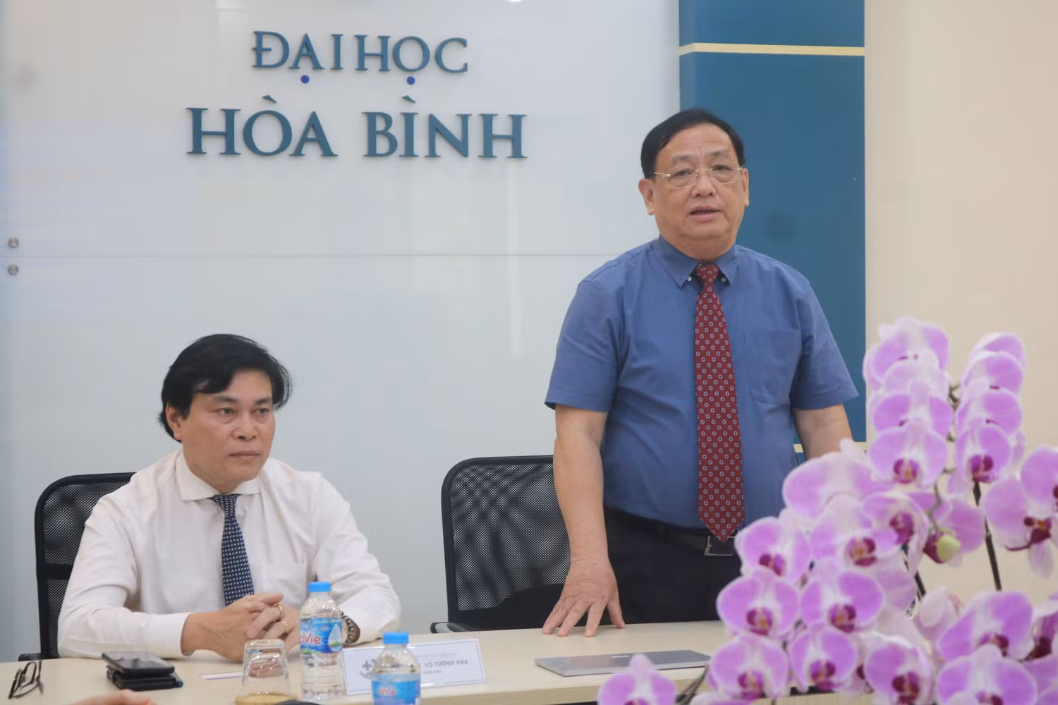 Nhà giáo nhân dân, Phó giáo sư, Tiến sĩ Tô Ngọc Hưng - Hiệu trưởng Trường Đại học Hòa Bình phát biểu. Ảnh: DN
