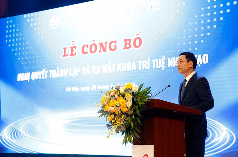 Bo truong Nguyen Manh Hung.jpg