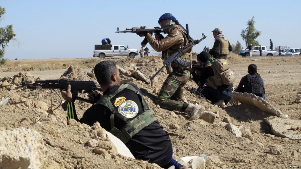 Các tay súng người Sunni Iraq đang chiến đấu chống khủng bố IS ở tỉnh Anbar. Các tay súng người Sunni Iraq đang chiến đấu chống khủng bố IS ở tỉnh Anbar.