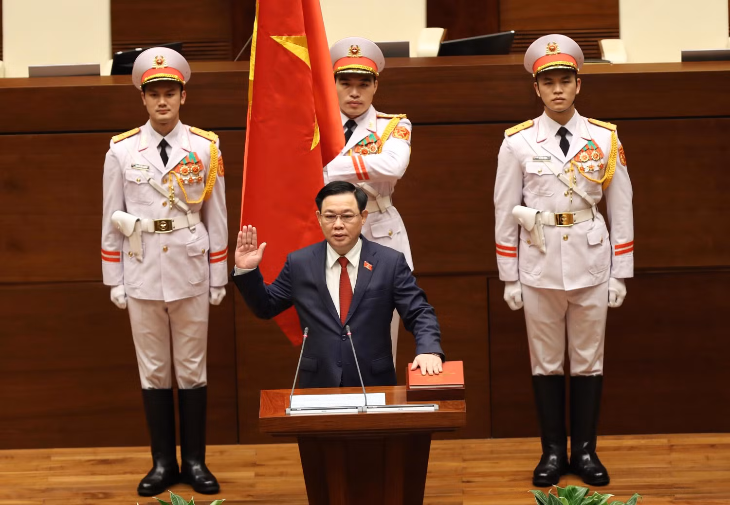 Chủ tịch Quốc hội Vương Đình Huệ tuyên thệ nhậm chức sáng 31/3/2021.