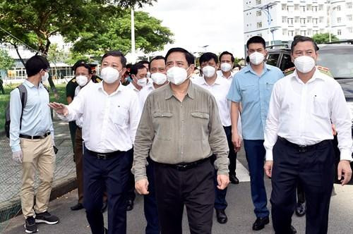 Thủ tướng Phạm Minh Chính thị sát khu cách ly tại ký túc xá Đại học Quốc gia TP Hồ Chí Minh ngày 26/6/2021. Ảnh: VGP/Nhật Bắc