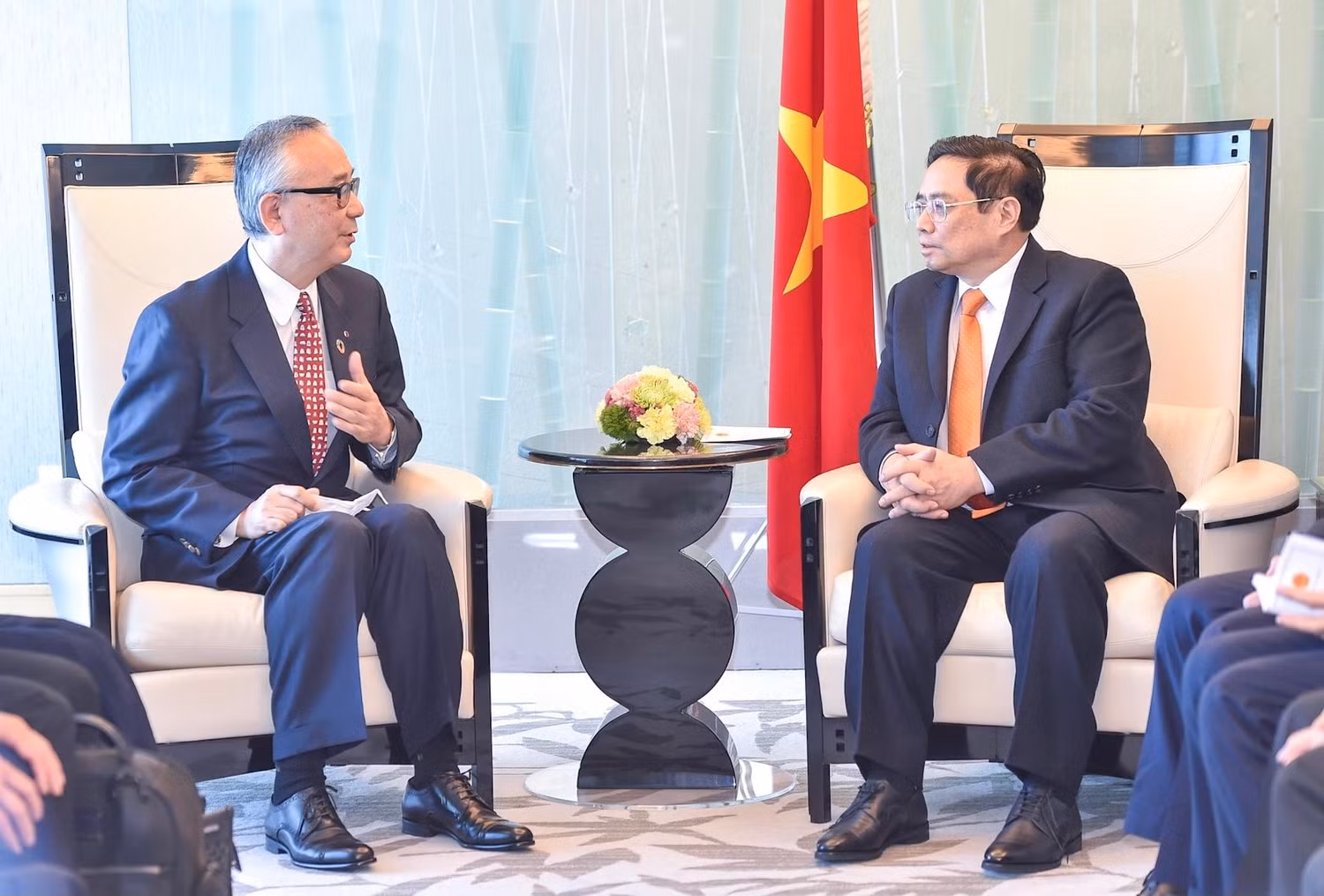 Tiếp Tổng giám đốc Tập đoàn dược phẩm Shionogi, Thủ tướng cho biết, một trong những ưu tiên của Việt Nam trong chuyến thăm chính thức Nhật Bản lần này là thúc đẩy hợp tác về y tế, sản xuất thuốc chữa bệnh, vaccine phòng COVID-19. Ảnh: VGP/Nhật Bắc