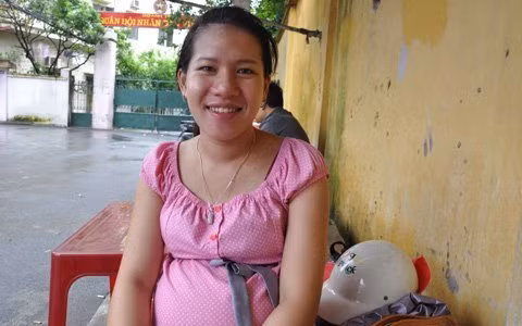 Tháng 8/2012, Chu Thị Thanh Loan nhận tin là thủ khoa đầu vào và đầu ra của Trường ĐH Sư phạm Nghệ thuật TW khi đã có bầu được 8 tháng.