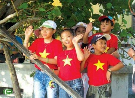 >> ĐẦU NĂM MỚI, HỌC SINH ĐẦU TRẦN ĐÙA GIỠN VỚI TỬ THẦN >> CHÙM ẢNH: NỮ SINH ĐẸP RẠNG NGỜI NGÀY KHAI GIẢNG