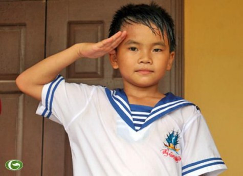 >> ĐẦU NĂM MỚI, HỌC SINH ĐẦU TRẦN ĐÙA GIỠN VỚI TỬ THẦN >> CHÙM ẢNH: NỮ SINH ĐẸP RẠNG NGỜI NGÀY KHAI GIẢNG