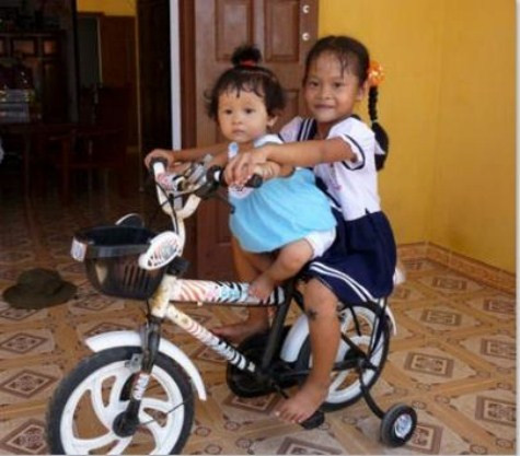 >> ĐẦU NĂM MỚI, HỌC SINH ĐẦU TRẦN ĐÙA GIỠN VỚI TỬ THẦN >> CHÙM ẢNH: NỮ SINH ĐẸP RẠNG NGỜI NGÀY KHAI GIẢNG