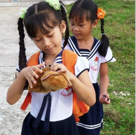>> ĐẦU NĂM MỚI, HỌC SINH ĐẦU TRẦN ĐÙA GIỠN VỚI TỬ THẦN >> CHÙM ẢNH: NỮ SINH ĐẸP RẠNG NGỜI NGÀY KHAI GIẢNG