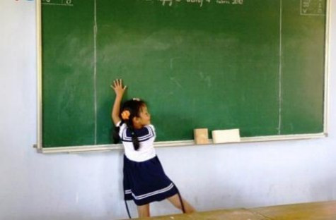 >> ĐẦU NĂM MỚI, HỌC SINH ĐẦU TRẦN ĐÙA GIỠN VỚI TỬ THẦN >> CHÙM ẢNH: NỮ SINH ĐẸP RẠNG NGỜI NGÀY KHAI GIẢNG