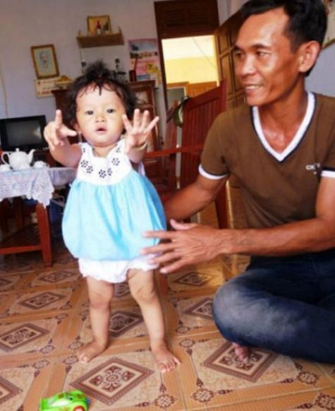 >> ĐẦU NĂM MỚI, HỌC SINH ĐẦU TRẦN ĐÙA GIỠN VỚI TỬ THẦN >> CHÙM ẢNH: NỮ SINH ĐẸP RẠNG NGỜI NGÀY KHAI GIẢNG