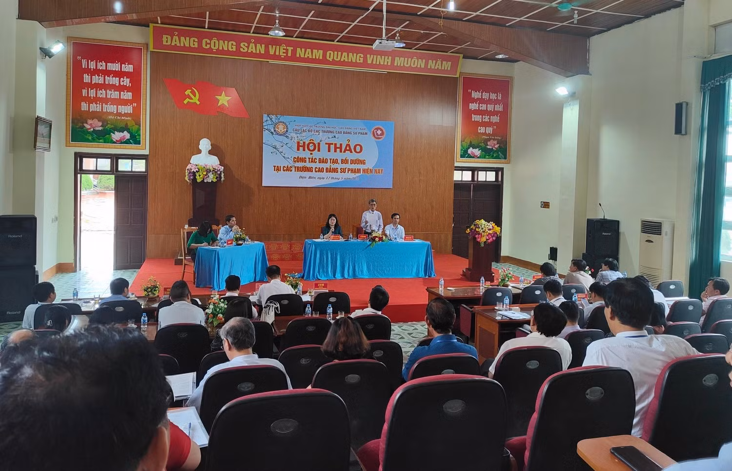 Ngày 12/05/2022 tại trường Cao đẳng Sư phạm Điện Biên, Câu lạc bộ đã tổ chức Hội thảo “Công tác đào tạo, bồi dưỡng tại trường cao đẳng sư phạm hiện nay”. Ngày 12/05/2022 tại trường Cao đẳng Sư phạm Điện Biên, Câu lạc bộ đã tổ chức Hội thảo “Công tác đào tạo, bồi dưỡng tại trường cao đẳng sư phạm hiện nay”.