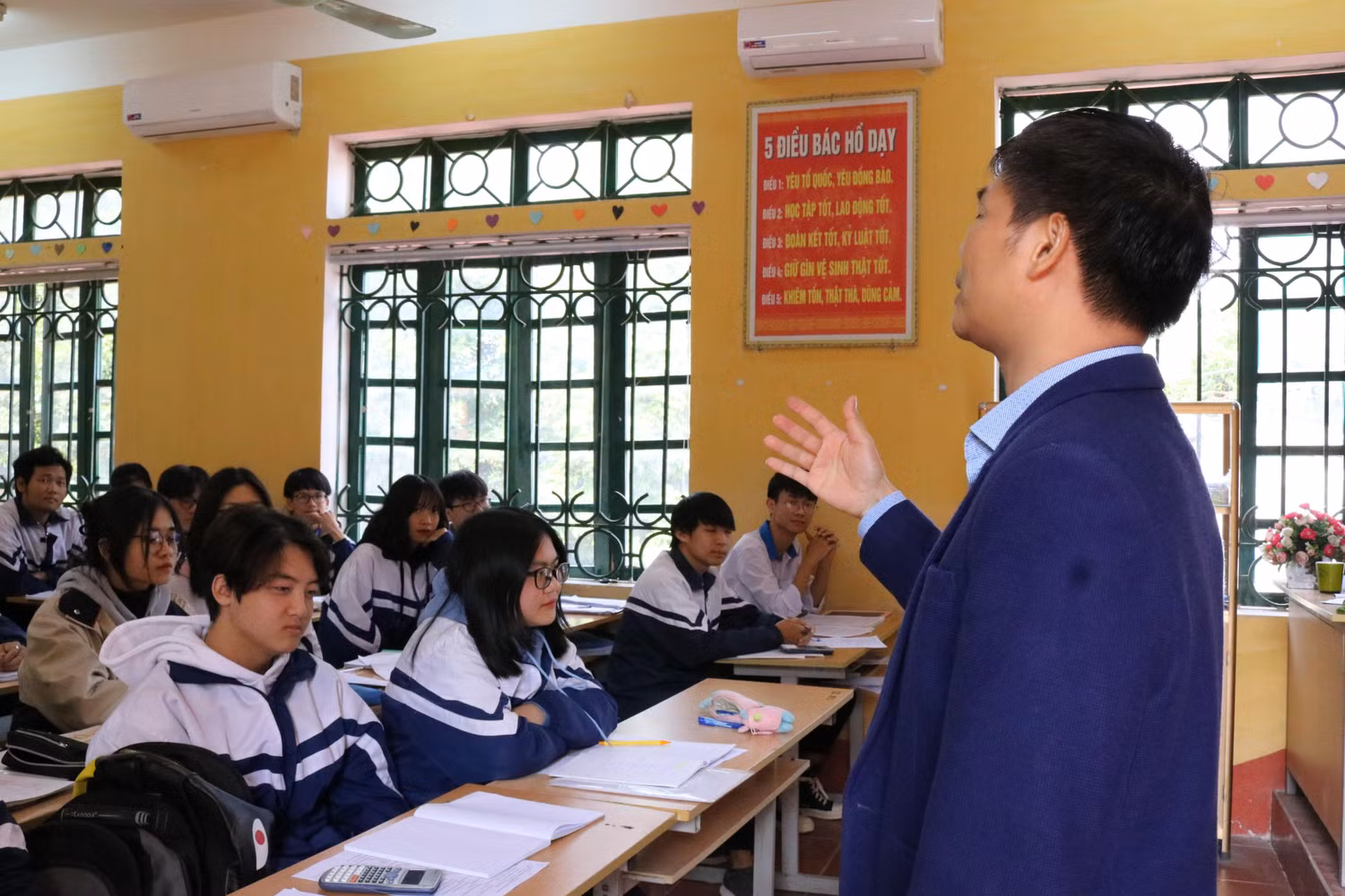 Cô P cho rằng chứng chỉ chức danh nghề nghiệp không giúp giáo viên nâng cao chuyên môn, không có ý nghĩa đối với công tác giảng dạy (Ảnh minh họa: Phạm Minh)
