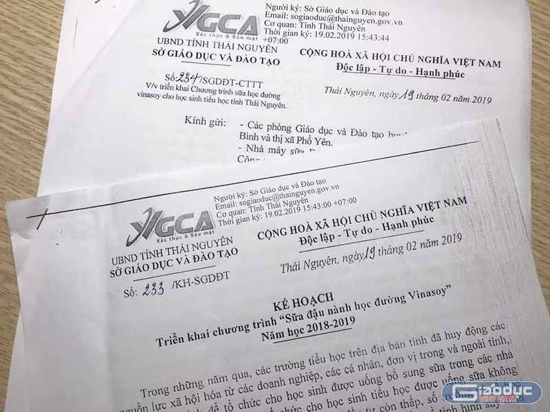 Kế hoạch sữa đậu nành học đường Vinasoy của Sở Giáo dục đào tạo tỉnh Thái Nguyên triển khai, đối tượng được áp dụng là học sinh tại các trường Tiểu học ở 3 huyện Đại Từ, Phú Bình và Phổ Yên với khoảng 45 nghìn học sinh. Ảnh: Tùng Dương. Kế hoạch sữa đậu nành học đường Vinasoy của Sở Giáo dục đào tạo tỉnh Thái Nguyên triển khai, đối tượng được áp dụng là học sinh tại các trường Tiểu học ở 3 huyện Đại Từ, Phú Bình và Phổ Yên với khoảng 45 nghìn học sinh. Ảnh: Tùng Dương.