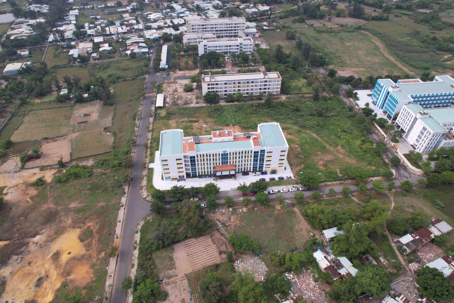 Dự án Làng Đại học Đà Nẵng vẫn đang dở dang vì khó tiếp cận nguồn vốn. Ảnh: AN Dự án Làng Đại học Đà Nẵng vẫn đang dở dang vì khó tiếp cận nguồn vốn. Ảnh: AN