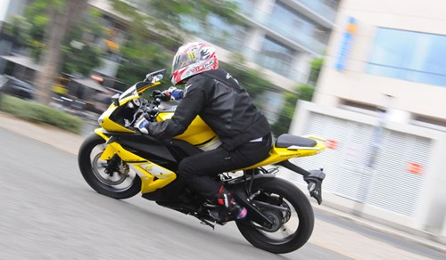 Phoenix R175 được trang bị động cơ 168.5cc, mô men xoắn cực đại đạt 14.5 Nm. Theo Visitor, Phoenix R175 có thể đạt tốc độ tối đa 138 km/h. Phoenix R175 được trang bị động cơ 168.5cc, mô men xoắn cực đại đạt 14.5 Nm. Theo Visitor, Phoenix R175 có thể đạt tốc độ tối đa 138 km/h.