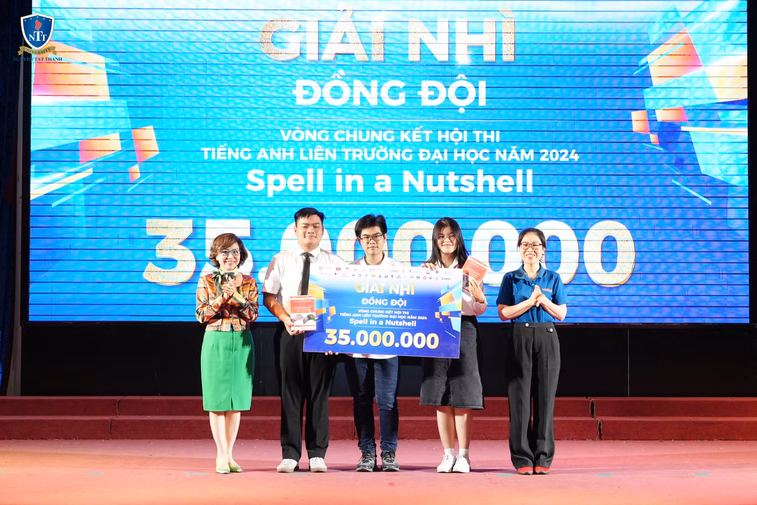 Với sự phối hợp nhịp nhàng và ăn ý, nhóm sinh viên khoa Y NTTU đã xuất sắc mang về giải Nhì với tổng giá trị phần thưởng là 35 triệu đồng (2).jpg