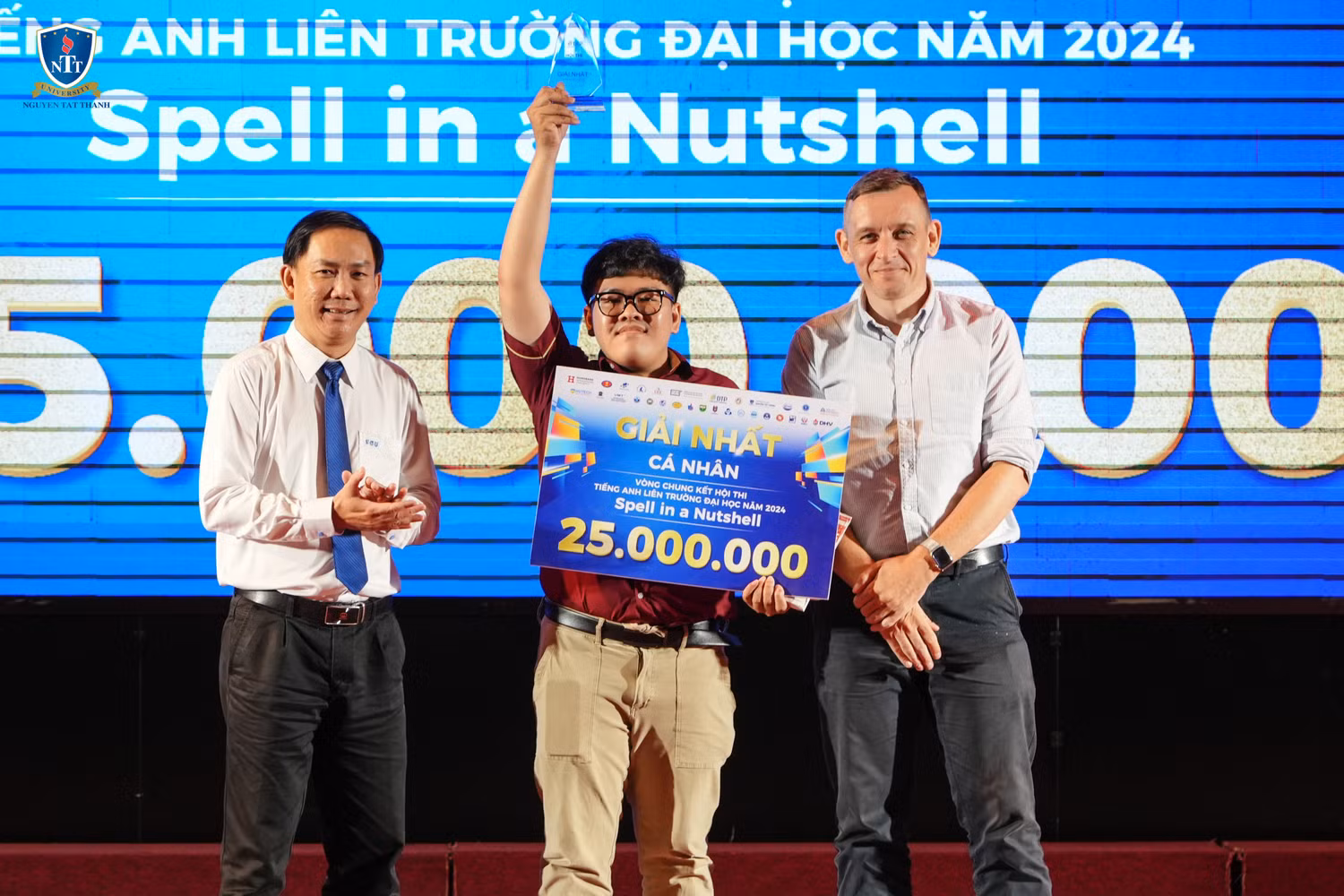 Minh Trí tạo nên cú đúp giải thưởng khi liên tiếp 2 vòng Bán kết và Chung kết đều đạt Quán quân (1).jpg