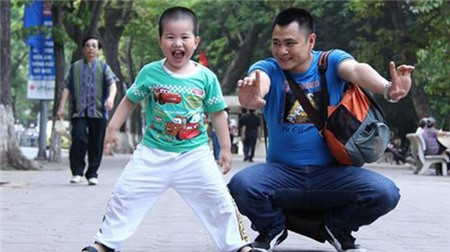 Diễn viên Tự Long và con trai Diễn viên Tự Long và con trai