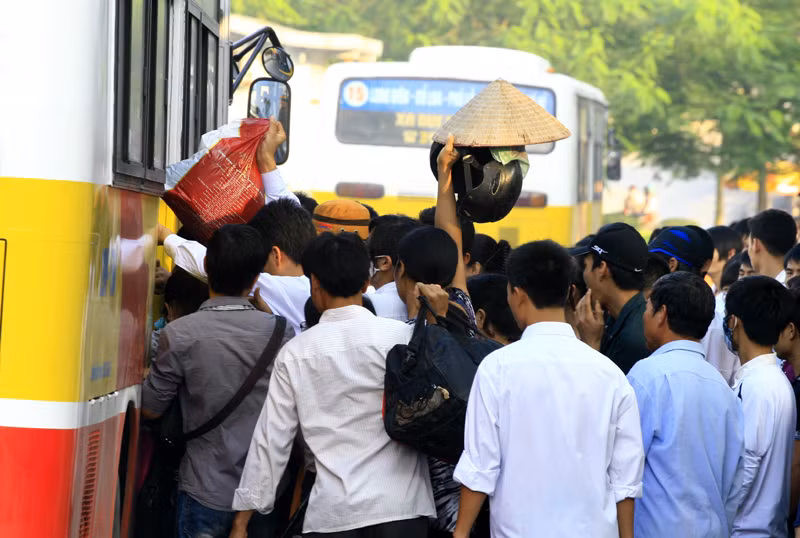 Đồ đạc đi trước, người "lả lướt" theo sau !