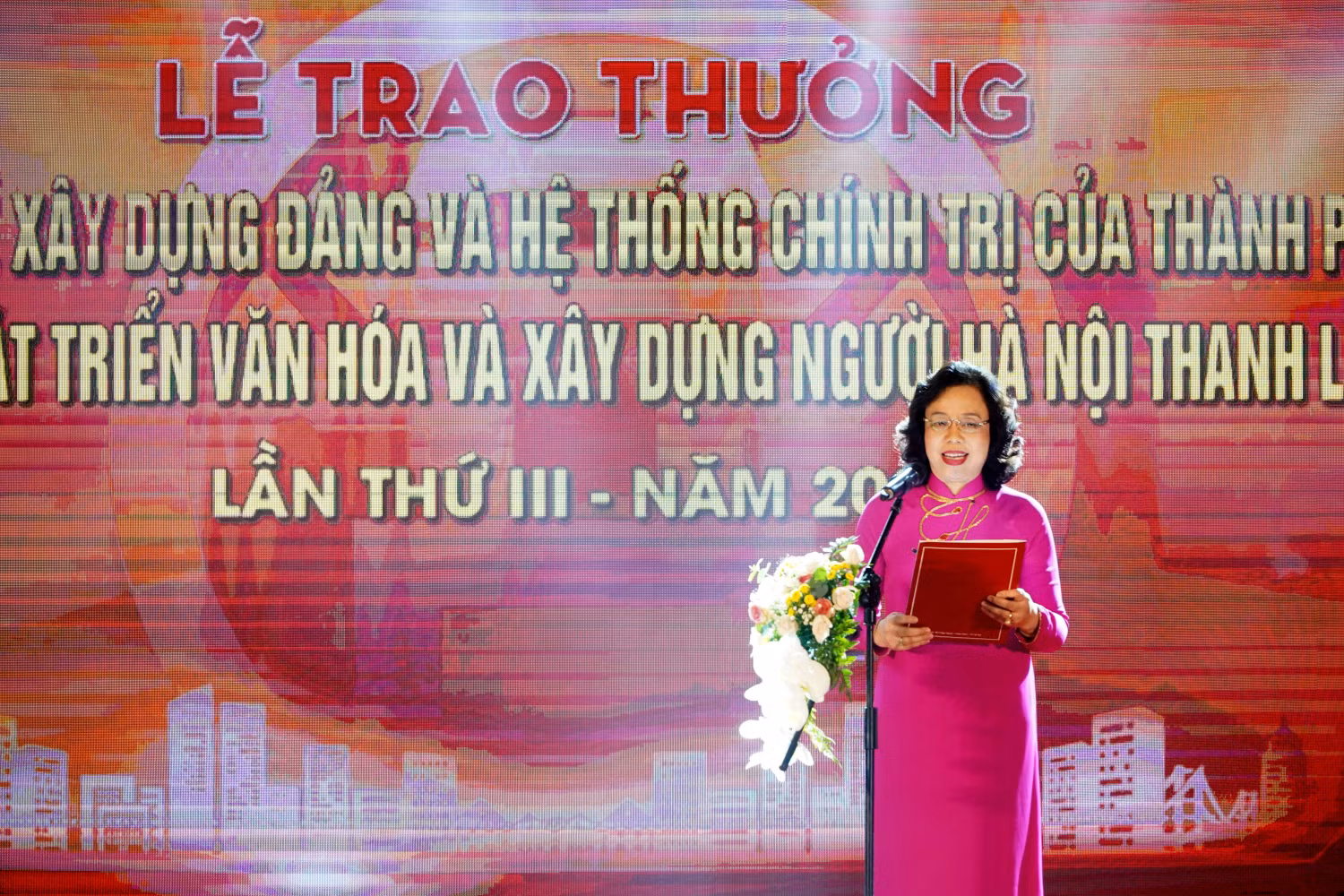 (1) Bà Ngô Thị Thanh Hằng Ủy viên Trung ương Đảng, Phó bí thư Thường trực Thành uỷ Hà Nội phát biểu tại buổi lễ. Ảnh: Phạm Minh (1) Bà Ngô Thị Thanh Hằng Ủy viên Trung ương Đảng, Phó bí thư Thường trực Thành uỷ Hà Nội phát biểu tại buổi lễ. Ảnh: Phạm Minh