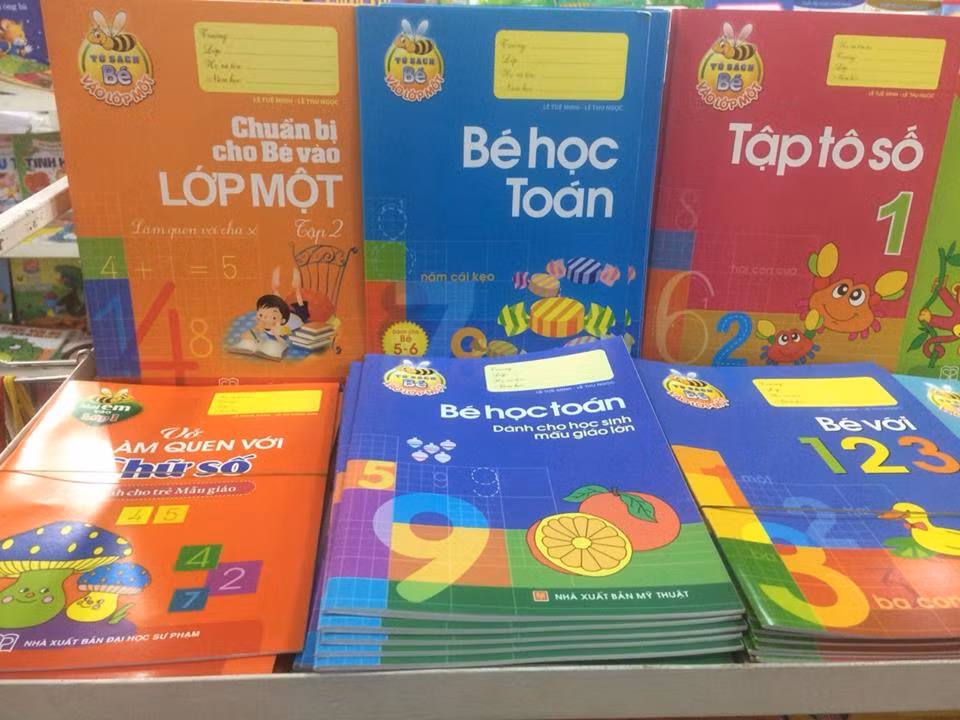 Trường tiểu học thị trấn Yên Viên đổ cho phụ huynh tự nguyện mua sách giá cao ảnh 4 Trường tiểu học thị trấn Yên Viên đổ cho phụ huynh tự nguyện mua sách giá cao ảnh 4