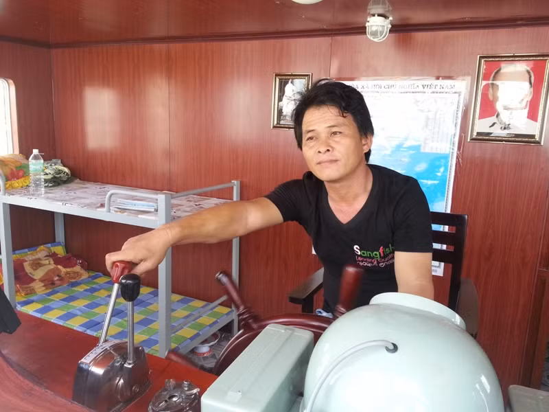 Thuyền trưởng Phan Bé (SN 1973) cho biết tốc độ tối đa của tàu đạt 10,5 hải lý/giờ, suất tiêu hao nhiên liệu khoảng 25 lít dầu/giờ. So với tàu vỏ gỗ cùng công suất thì tàu Sang Fish 01 tiết kiệm được gần 30% nhiên liệu.